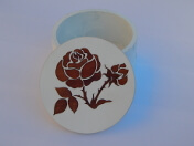Bílá krabička s motivem růže